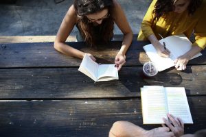 “Tener” expressions in Spanish – two women studying together